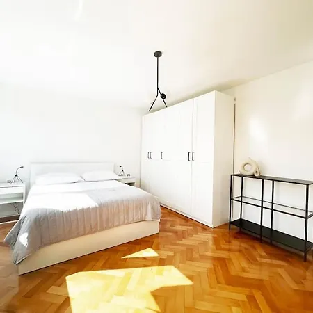 New Lovre With Balcony Apartamento
