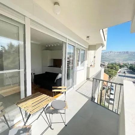 Apartamento New Lovre With Balcony Split
