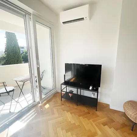 New Lovre With Balcony Apartamento *
